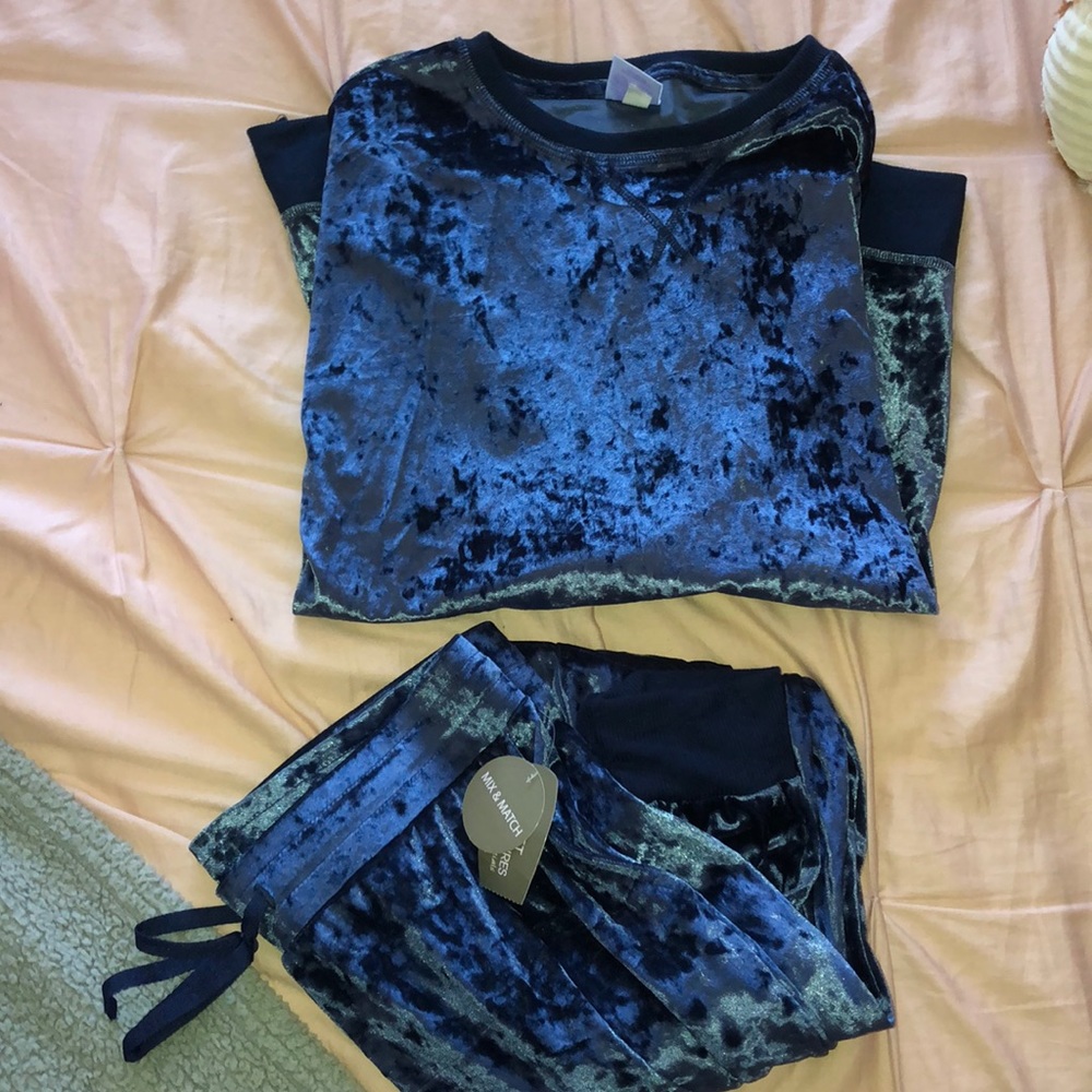 NEW WITH TAGS blue velvet matching set